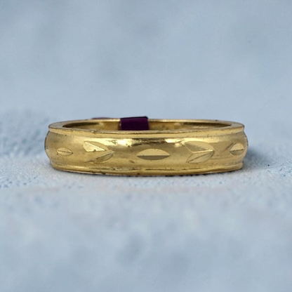 SWIRL PATTERN GOLD BAND LADIES RING
