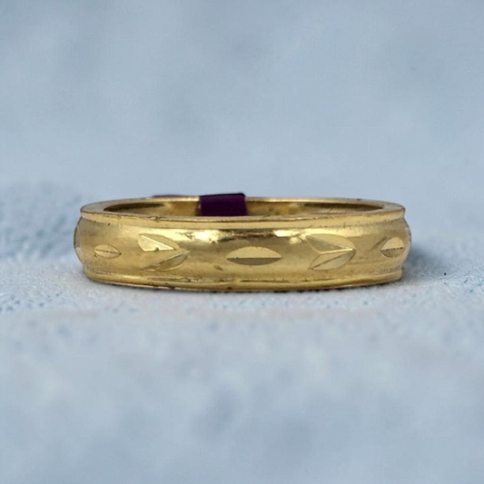 SWIRL PATTERN GOLD BAND LADIES RING