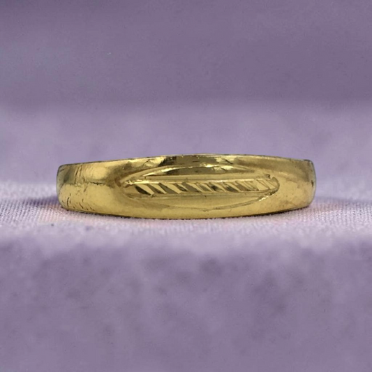 OVAL CENTER DETAIL GOLD LADIES RING