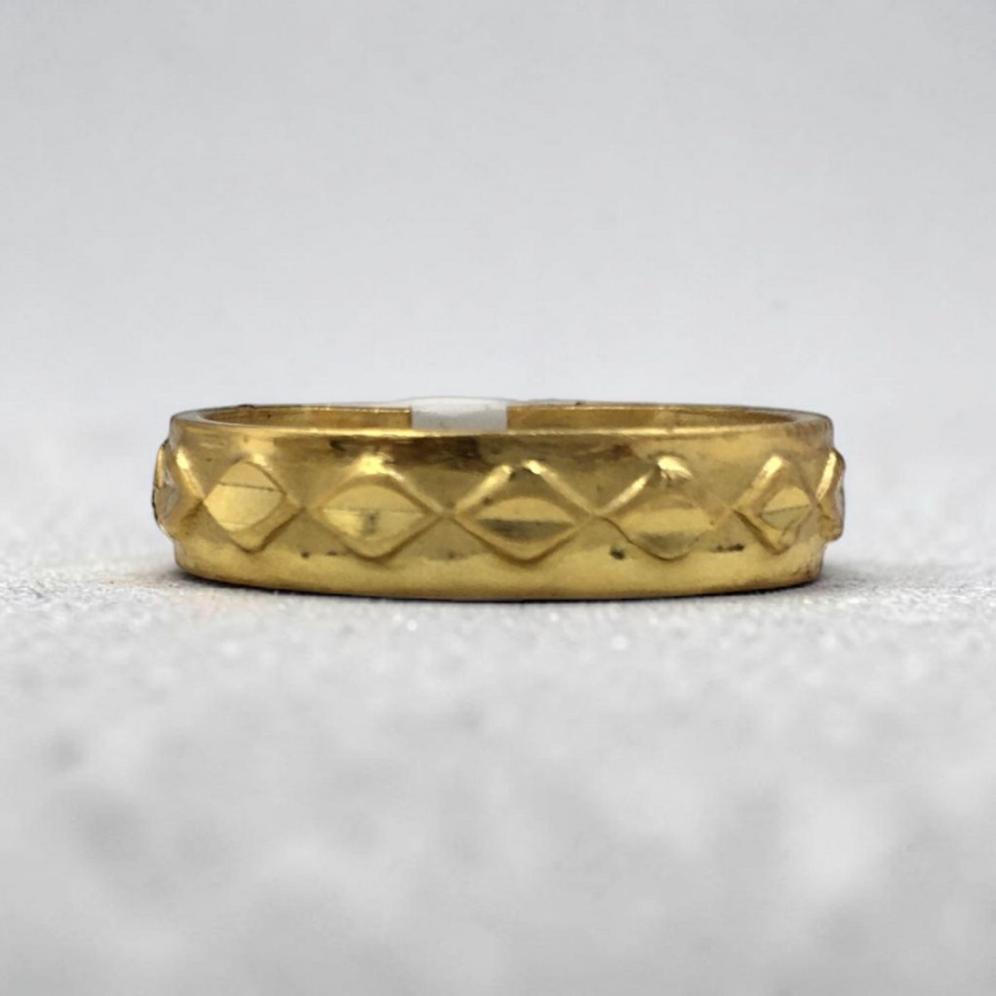 DIAMOND CUT TEXTURED GOLD LADIES RING