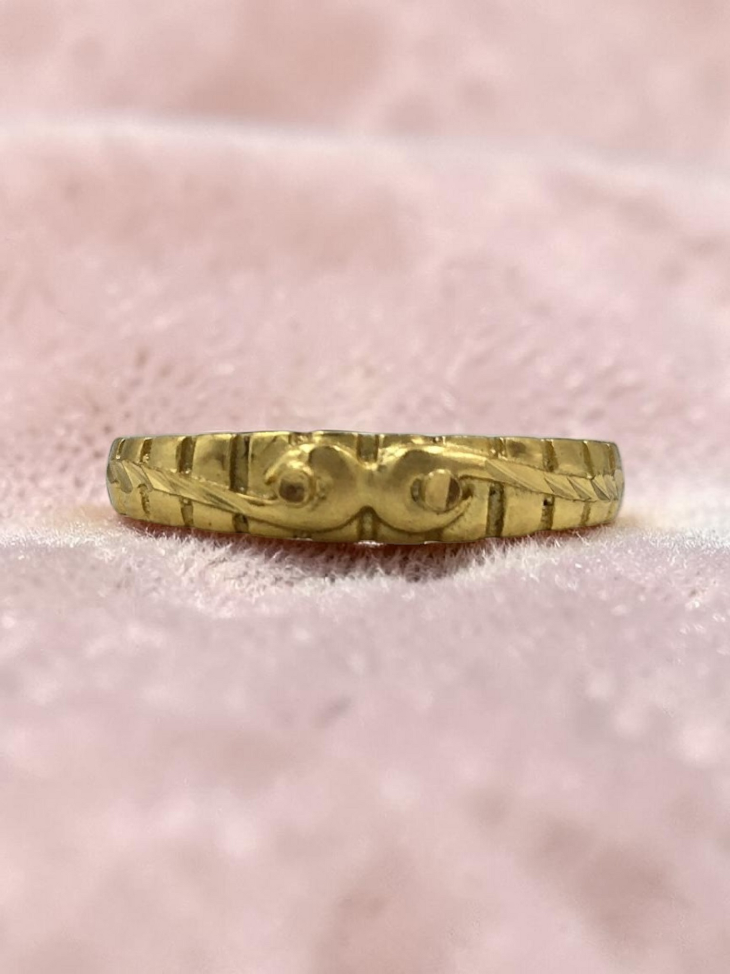 CLASSIC MINIMAL GOLD BAND LADIES RING