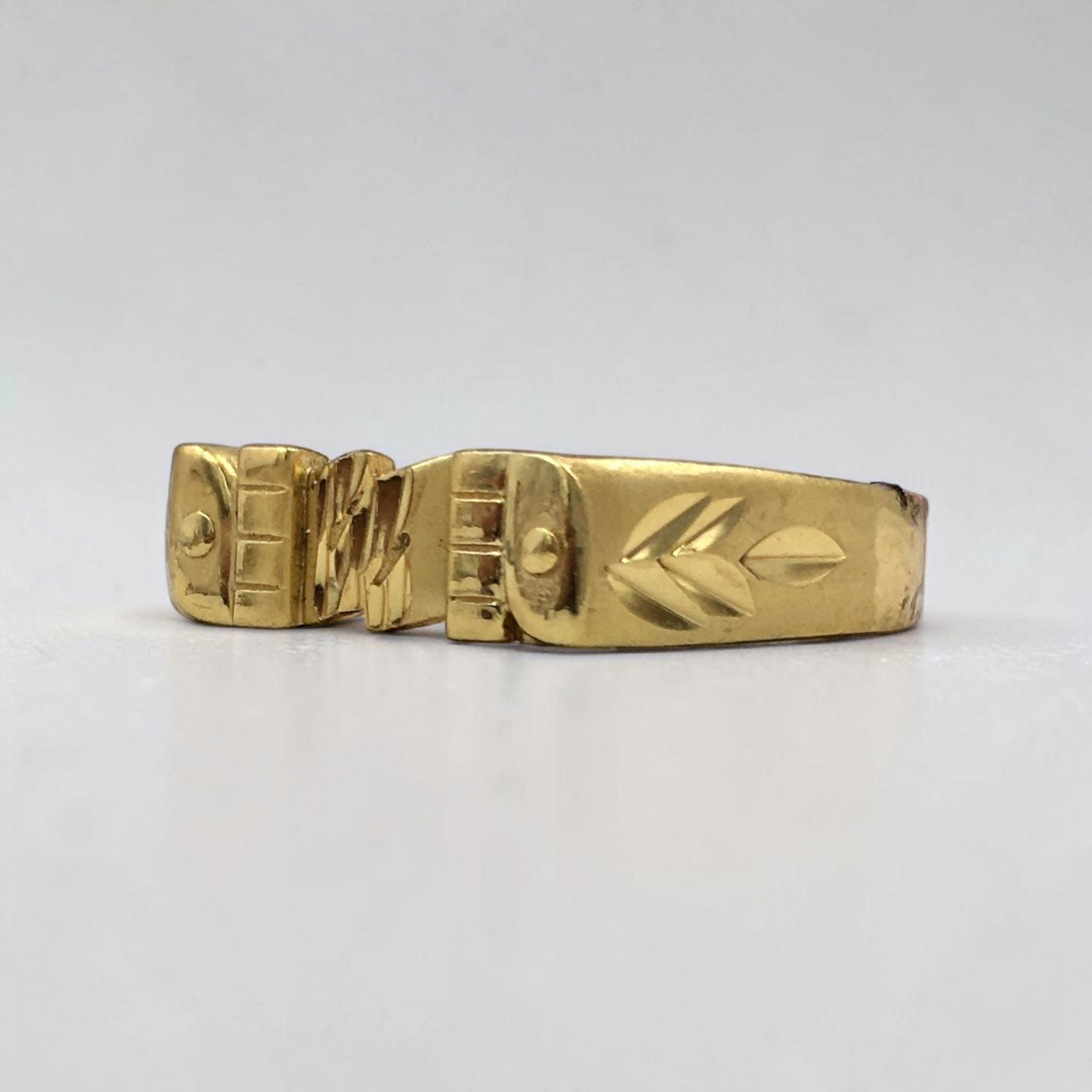 TEXTURED BAND GOLD LOOK MEN'S RING