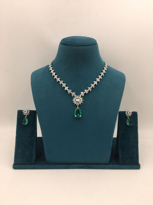 VERA AD NECKLACE SET