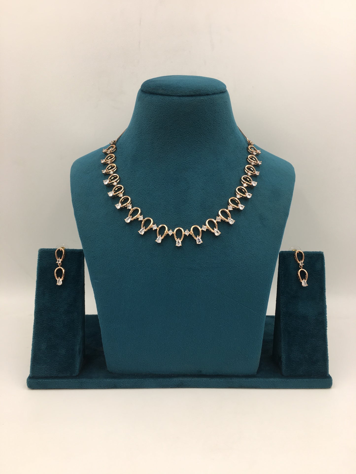 LIVIA AD NECKLACE SET