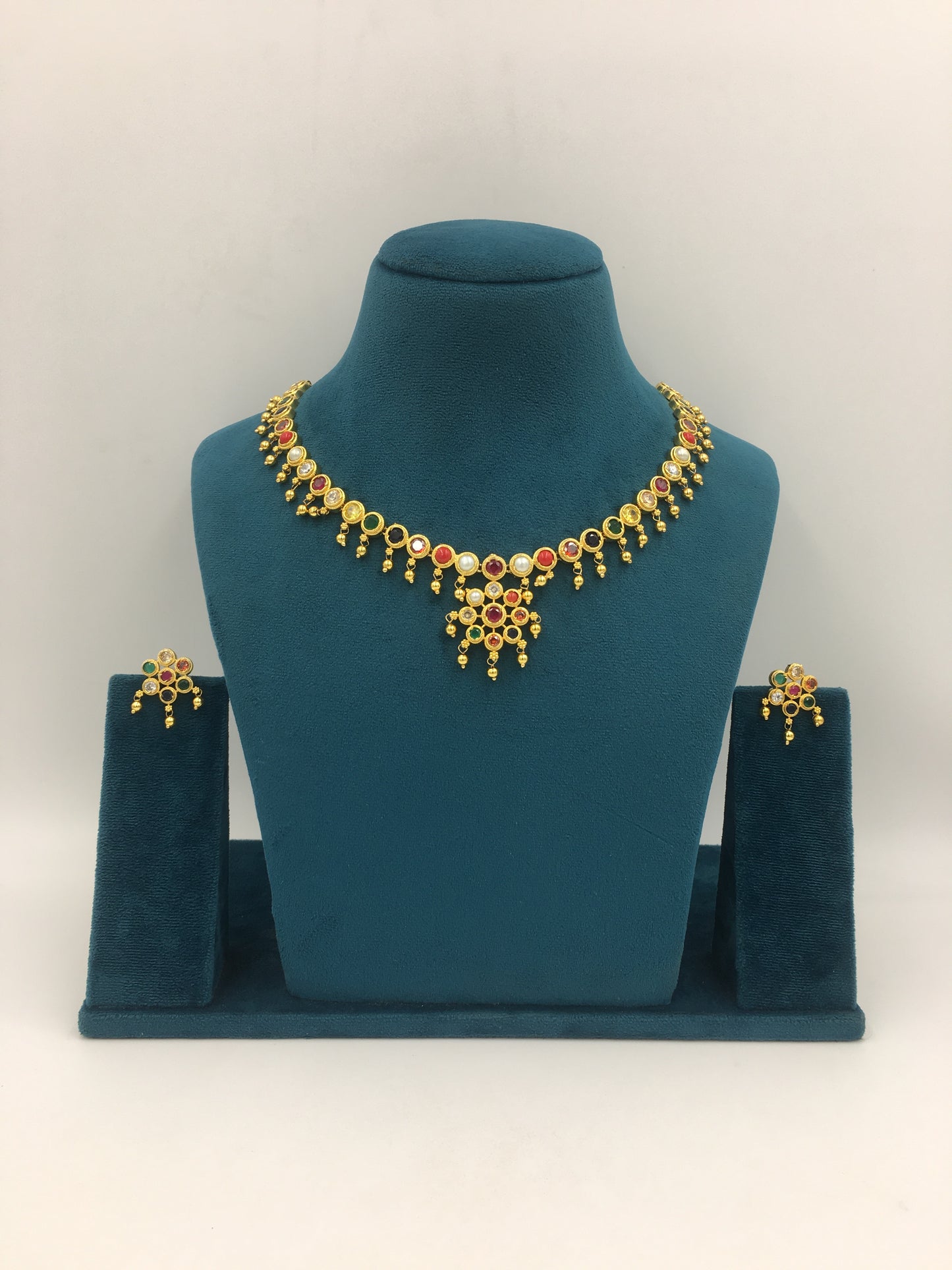GISELLA AD NECKLACE SET
