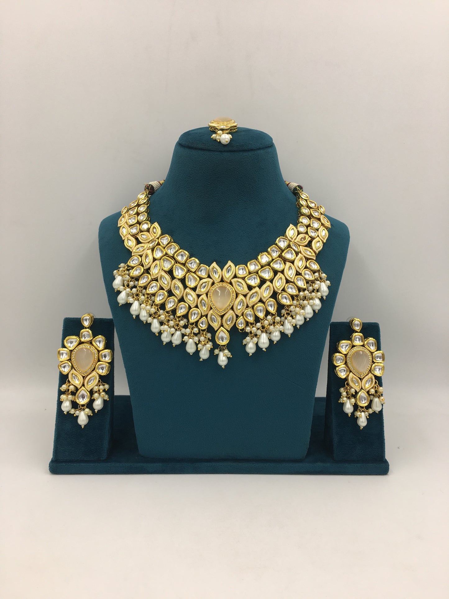 ZULIEKA KUNDAN NEKLACE SET