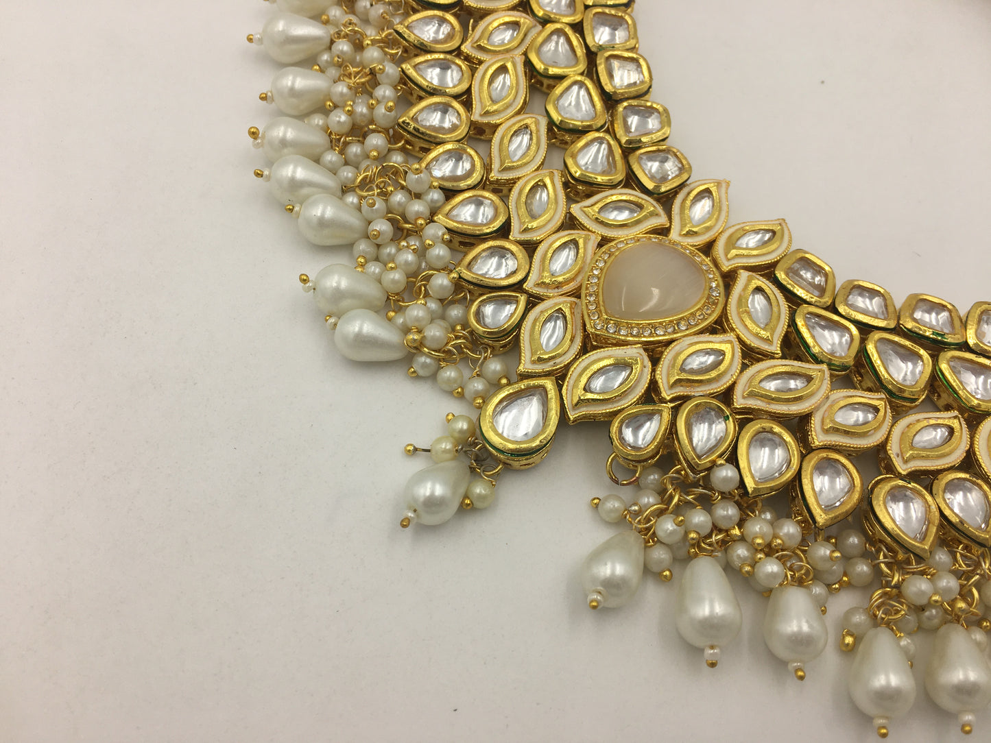 ZULIEKA KUNDAN NEKLACE SET
