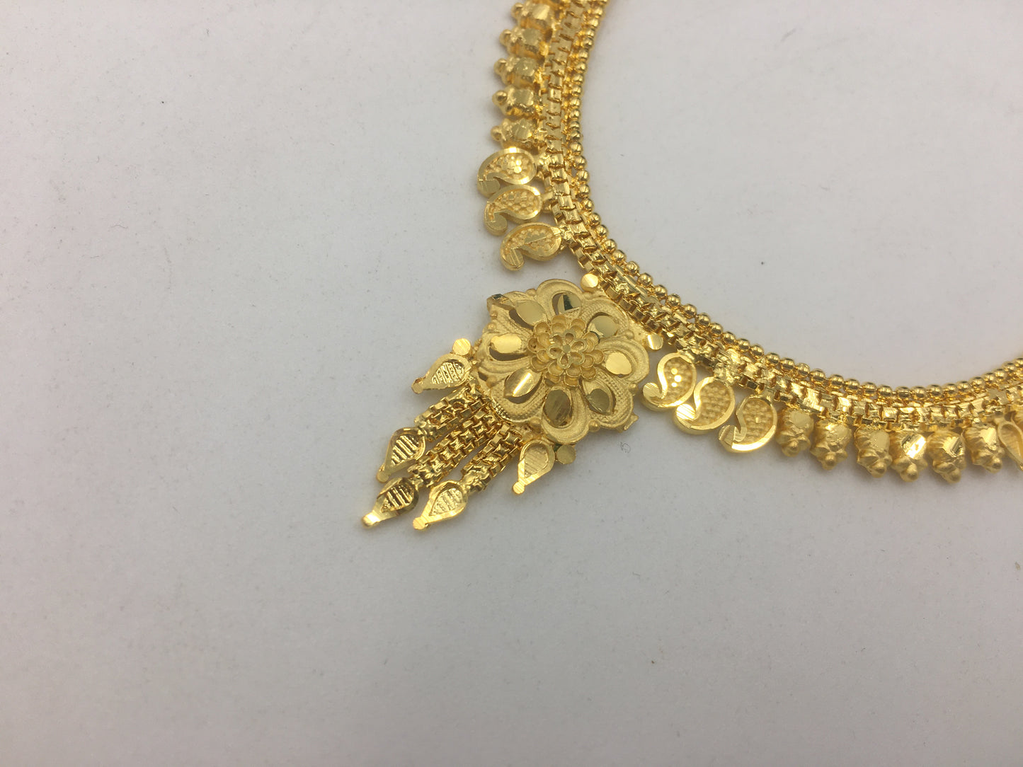 MAITHILI FORMING NECKLACE SET