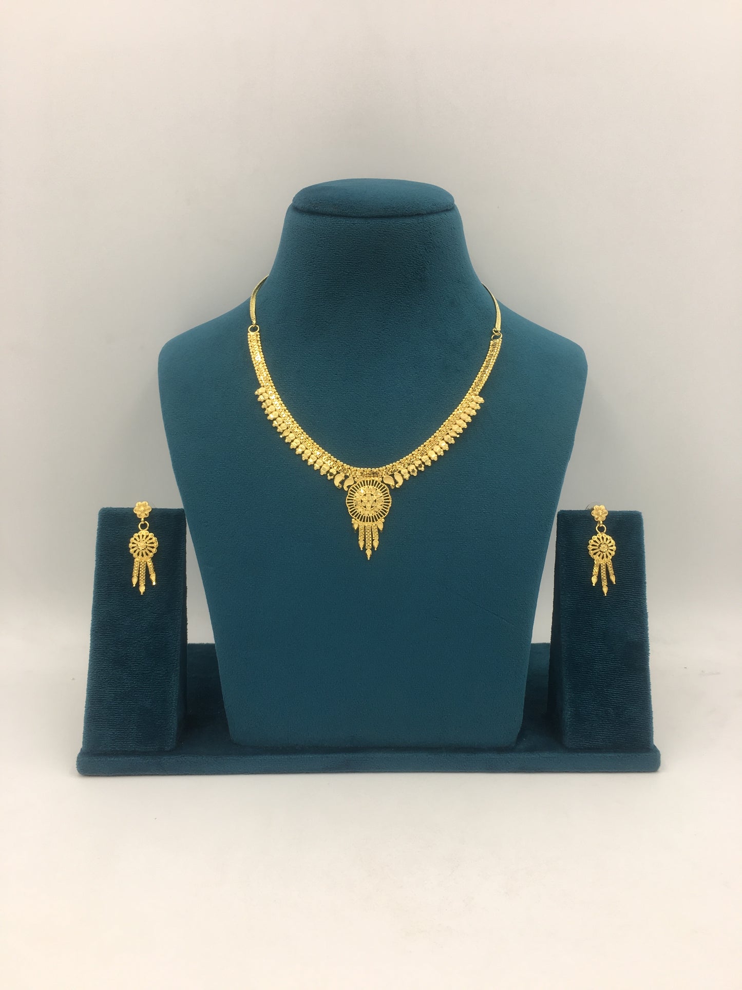YUVIKA FORMING NECKLACE SET