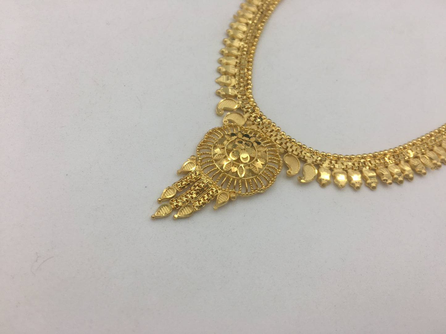 YUVIKA FORMING NECKLACE SET
