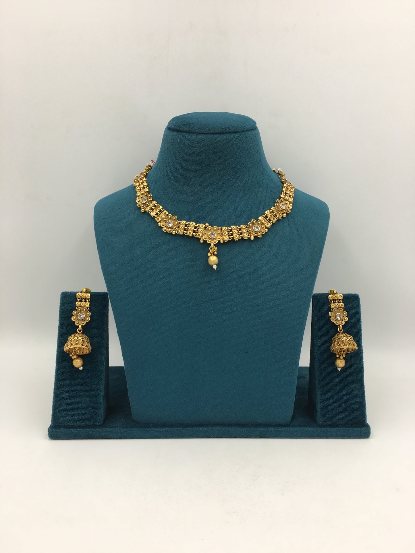TANVIKA GOLDEN NECKLACE SET