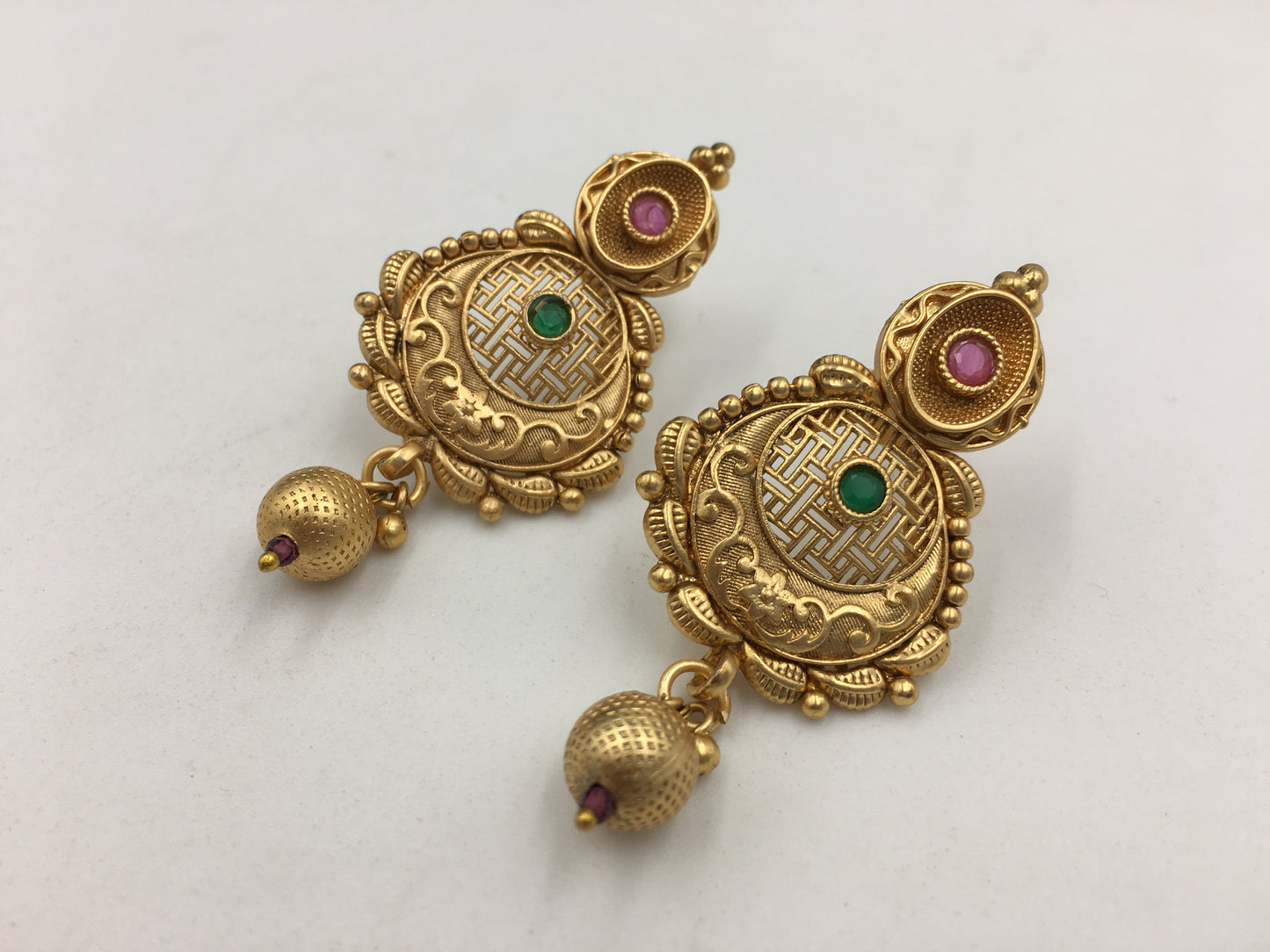 BHAVINI GOLDEN NECKLACE SET