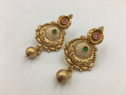 BHAVINI GOLDEN NECKLACE SET