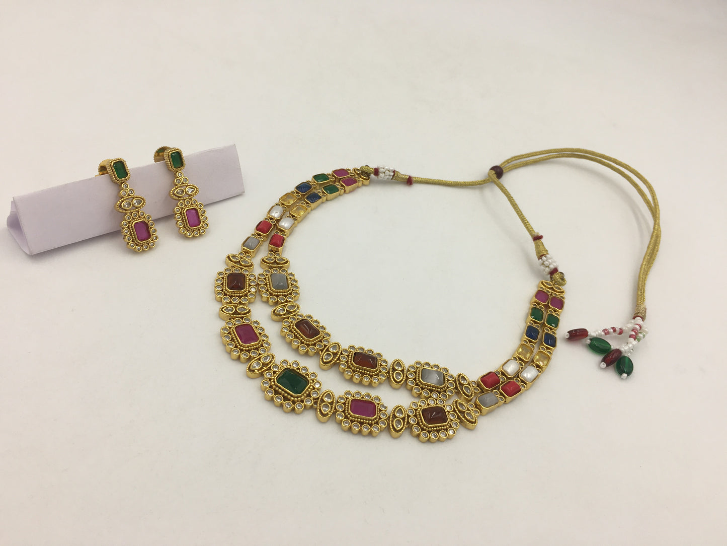 NANDITA GOLDEN NECKLACE SET