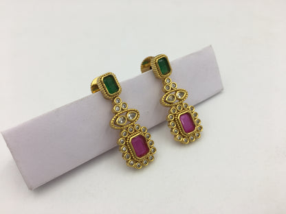 NANDITA GOLDEN NECKLACE SET