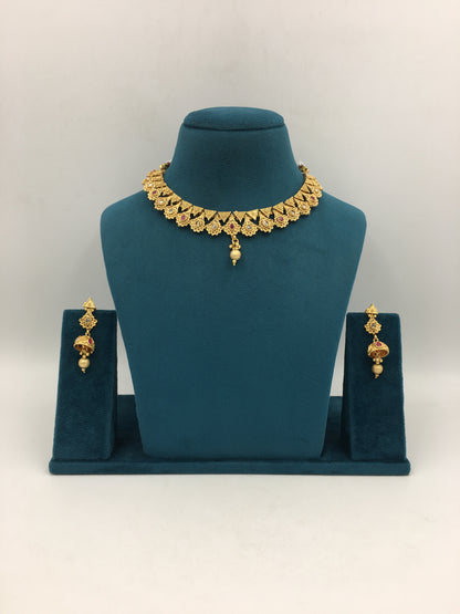VIJAYANTI GOLDEN NECKLACE SET