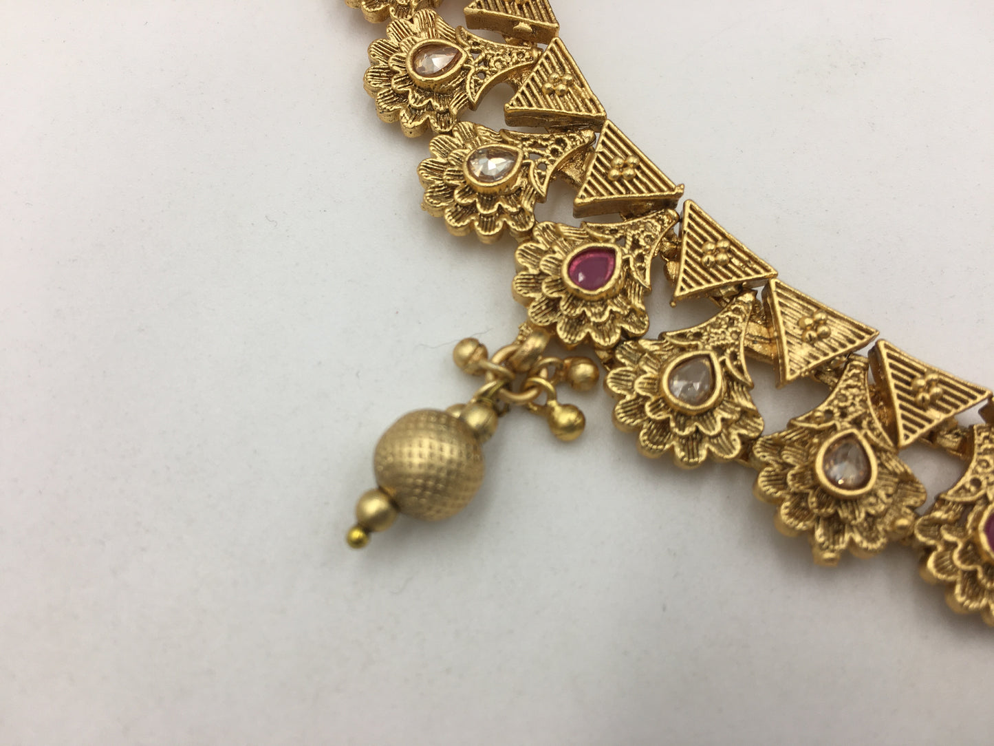 VIJAYANTI GOLDEN NECKLACE SET