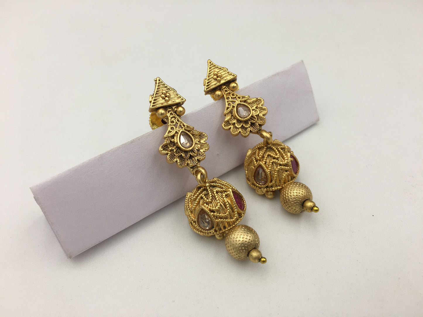 VIJAYANTI GOLDEN NECKLACE SET