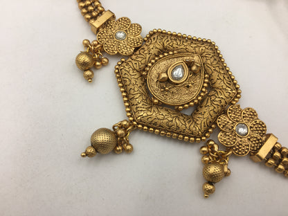 VAIBHAVI GOLDEN NECKLACE SET