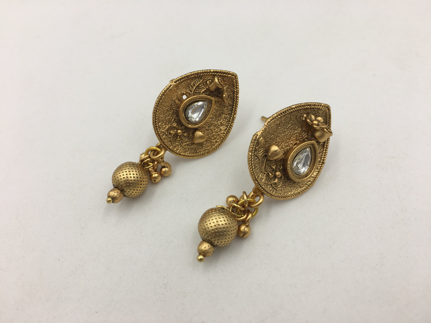 VAIBHAVI GOLDEN NECKLACE SET