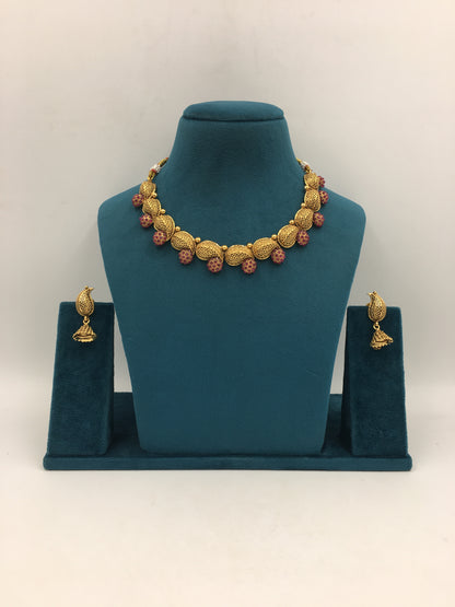 VASUDHA GOLDEN NECKLACE SET