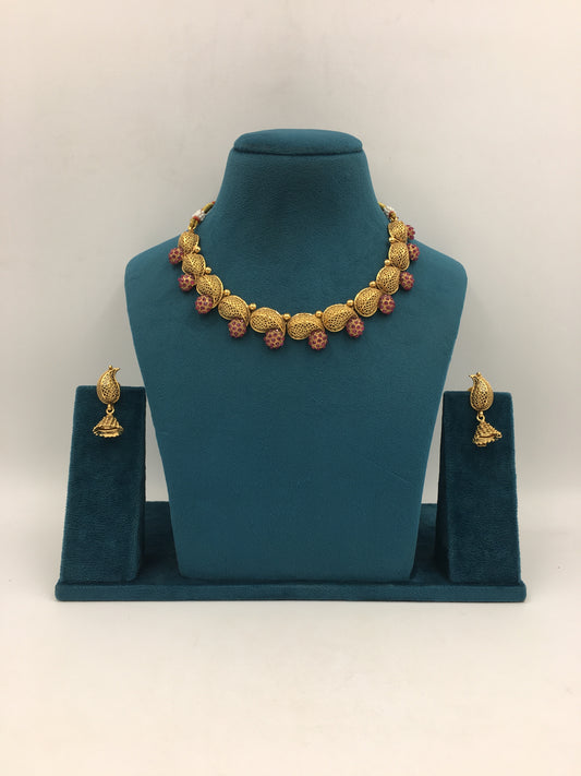 VASUDHA GOLDEN NECKLACE SET