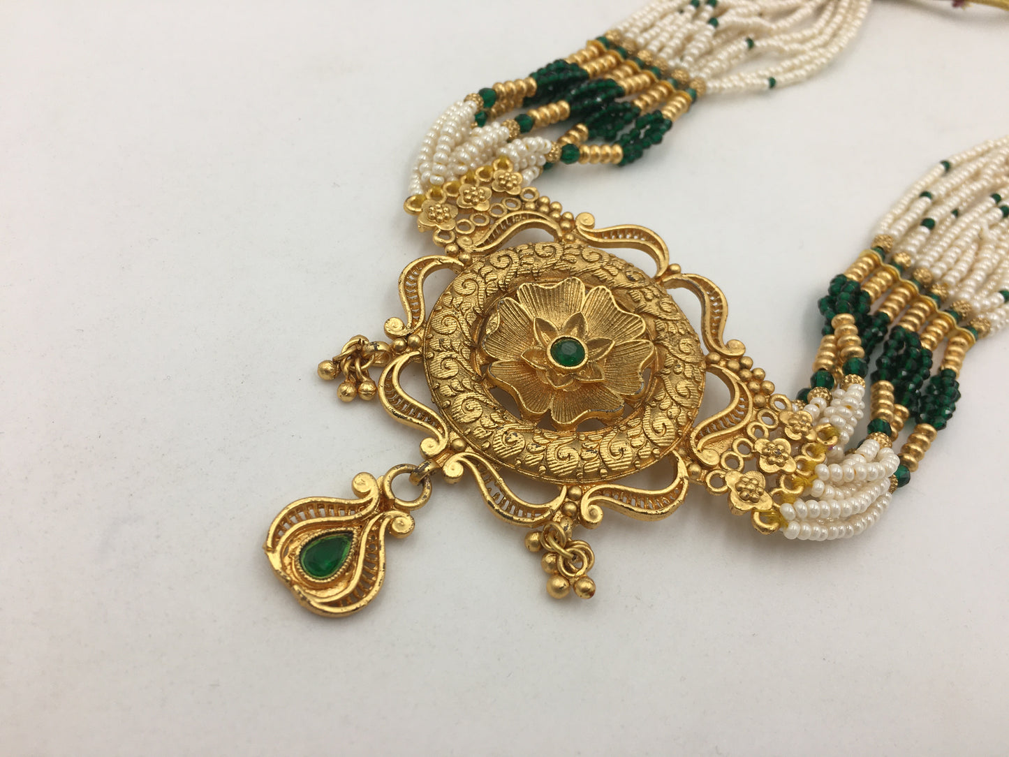TANUSHREE GOLDEN NECKLACE SET
