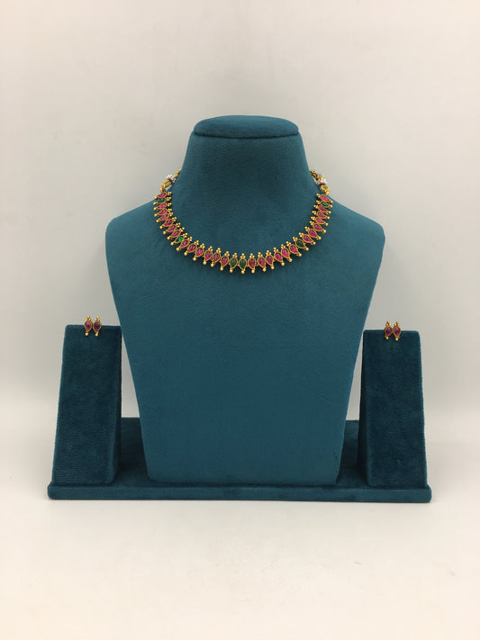 YUVIKA GOLDEN NECKLACE SET