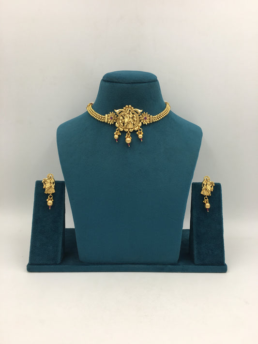 MAITREYI GOLDEN NECKLACE SET