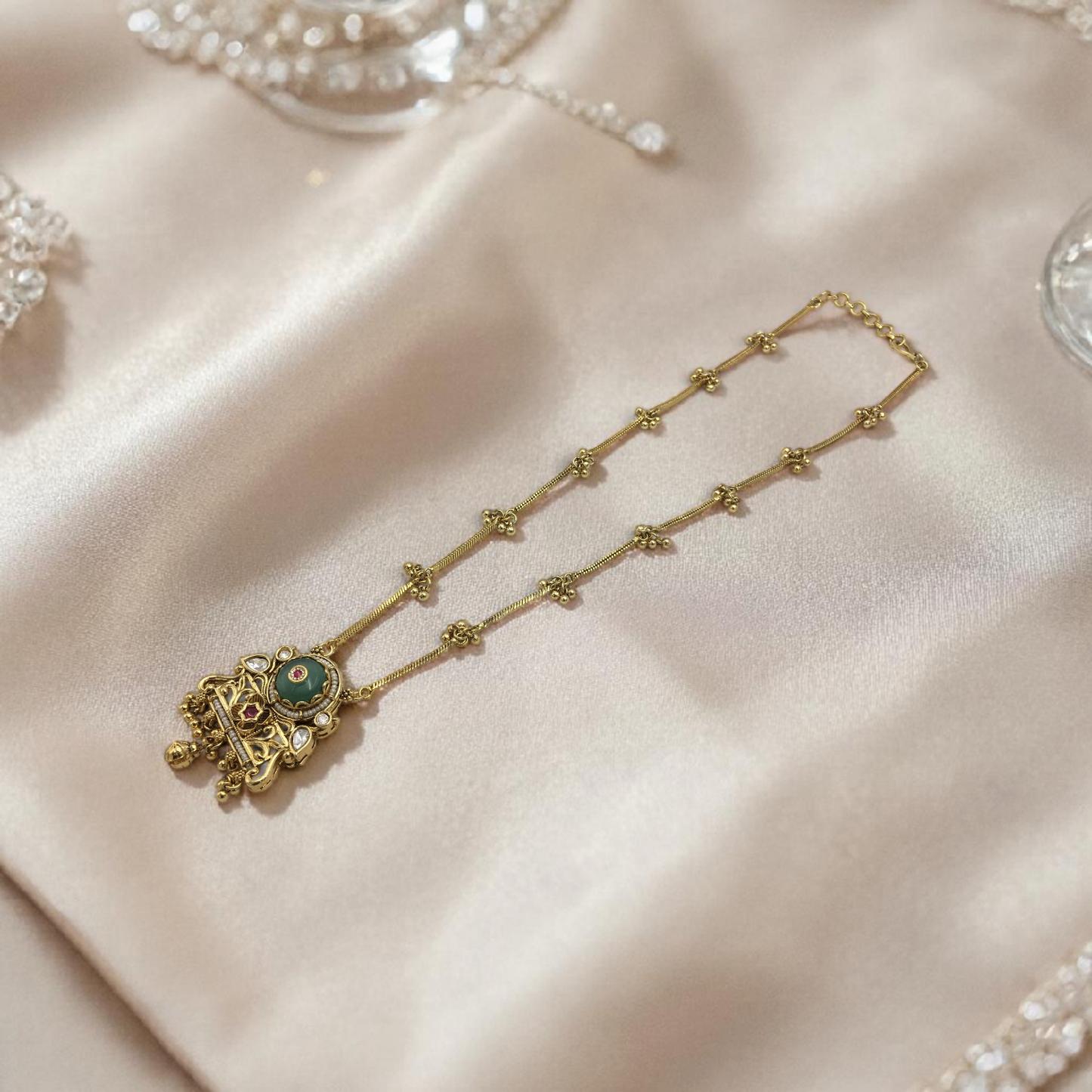 HERITAGE TEMPLE RAJWADI CHAIN PENDANT SET WITH GREEN STONE & GHUNGRU