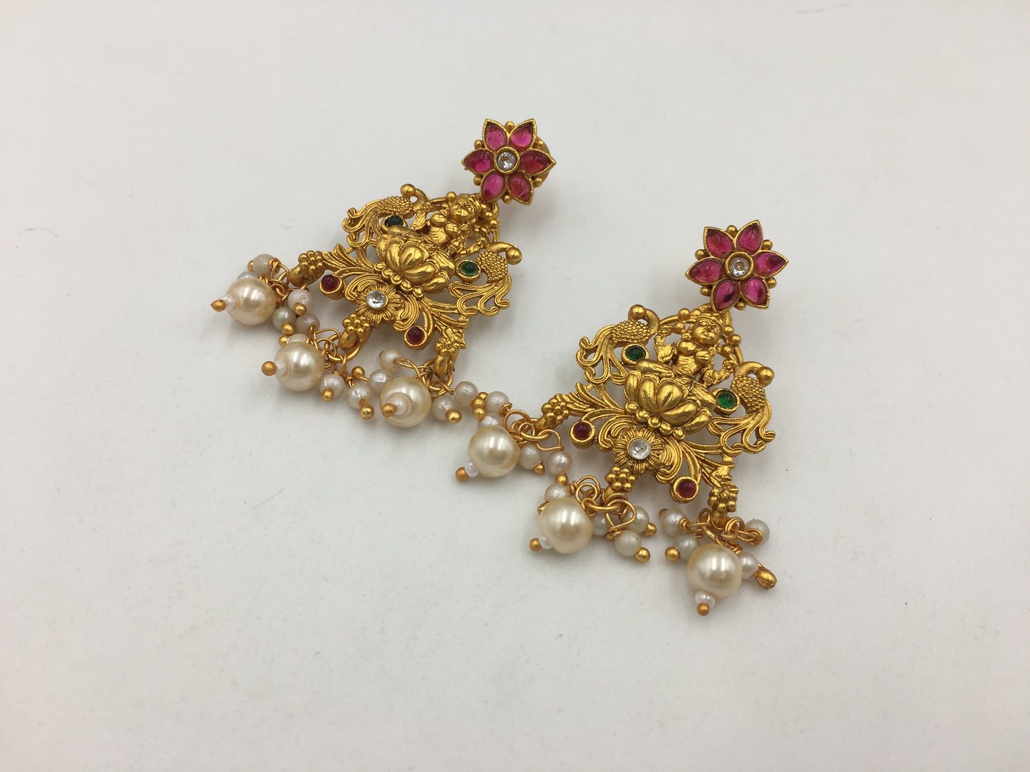 SHRAVANI GOLDEN NECKLACE SET