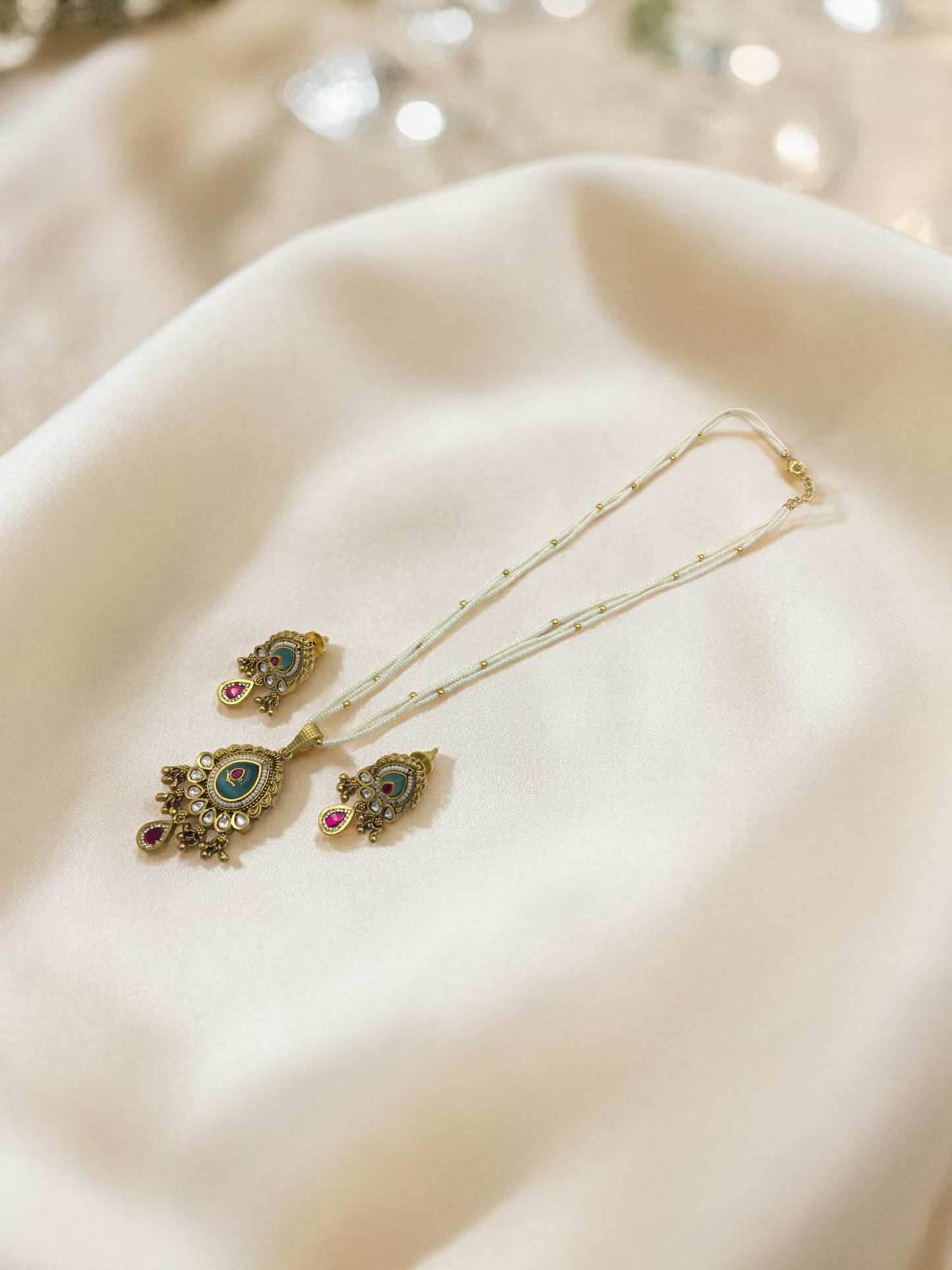 HERITAGE TEMPLE PEARL CHAIN PENDANT SET WITH GREEN TEARDROP & PINK STONE