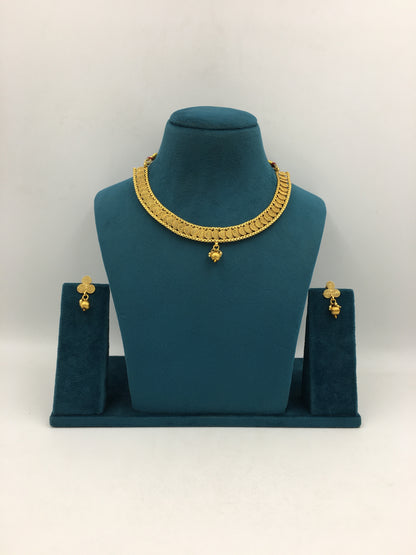 NIHARIKA GOLDEN NECKLACE SET