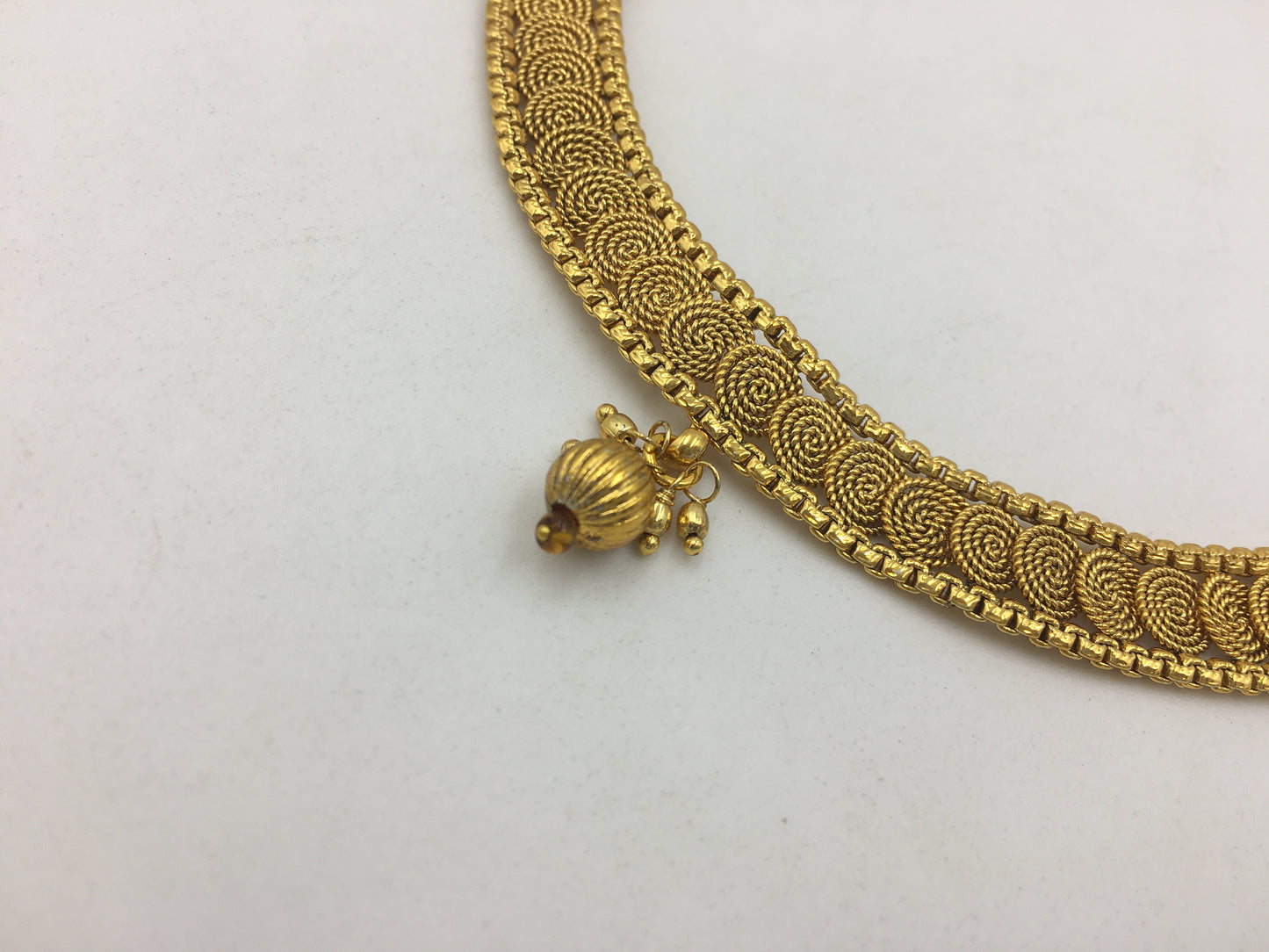 NIHARIKA GOLDEN NECKLACE SET