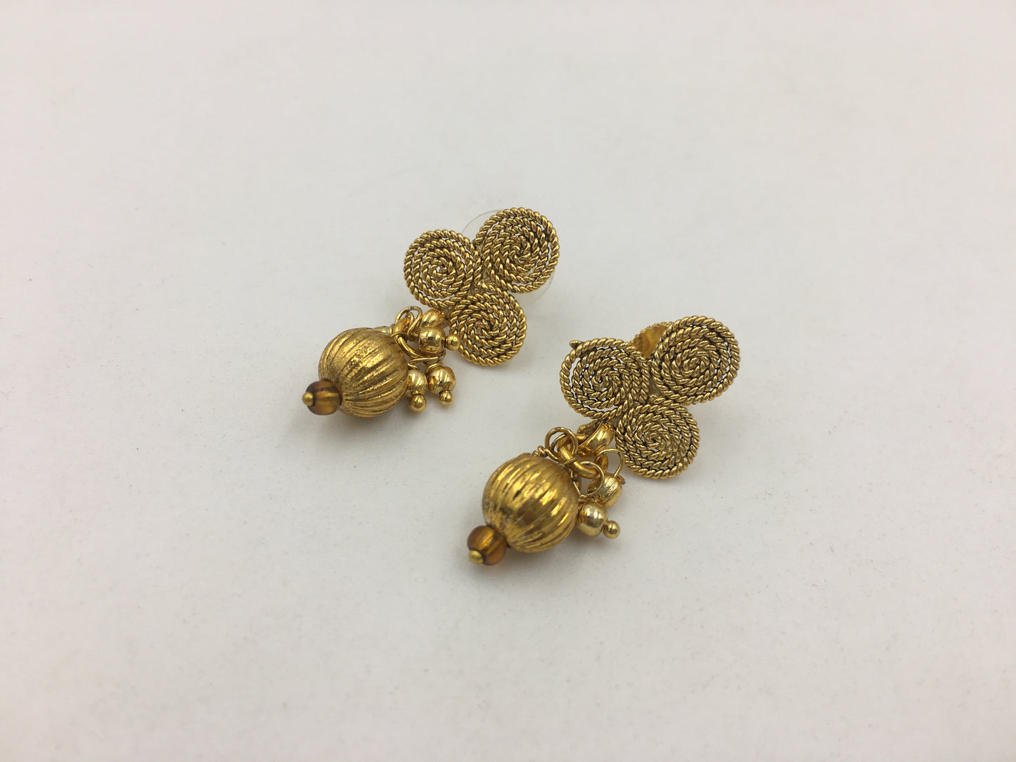 NIHARIKA GOLDEN NECKLACE SET