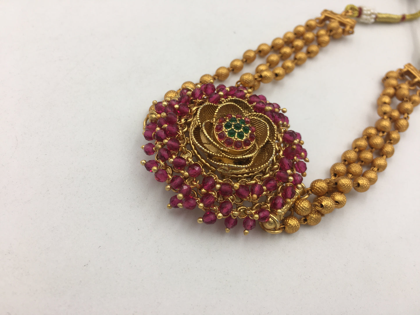 DEVESHI GOLDEN NECKLACE SET