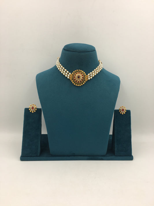 VIDHATRI GOLDEN NECKLACE SET