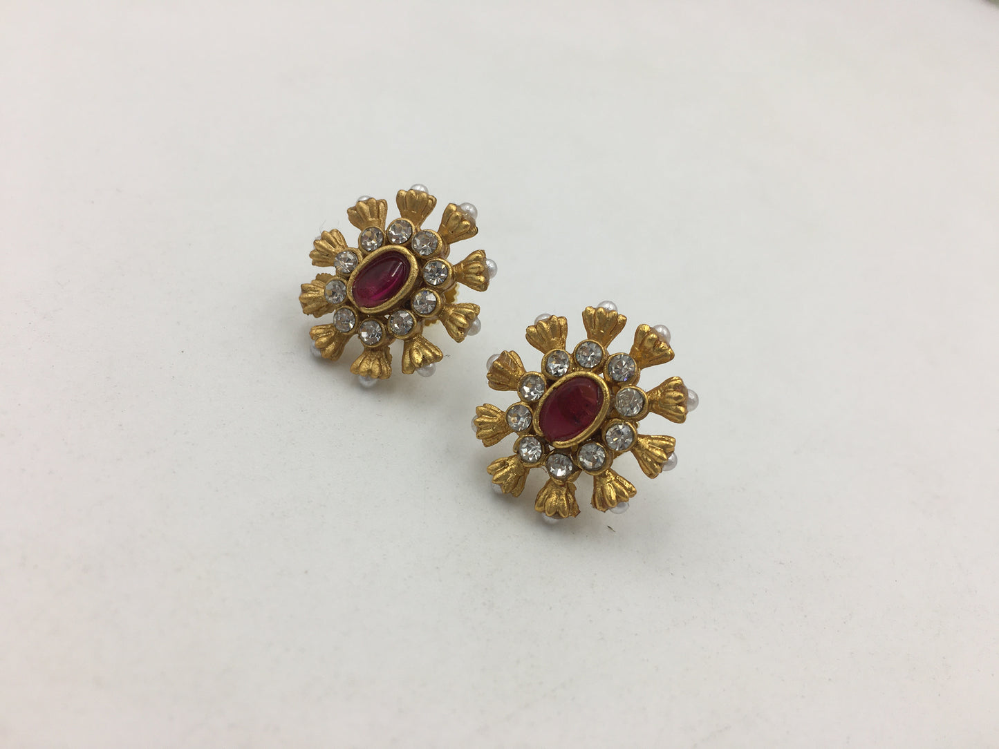 VIDHATRI GOLDEN NECKLACE SET