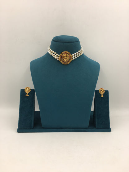 DIVISHA GOLDEN NECKLACE SET