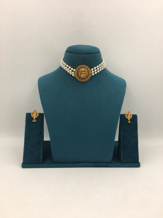 DIVISHA GOLDEN NECKLACE SET