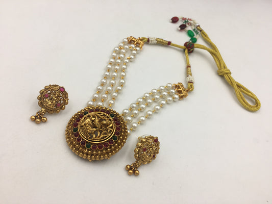 DIVISHA GOLDEN NECKLACE SET