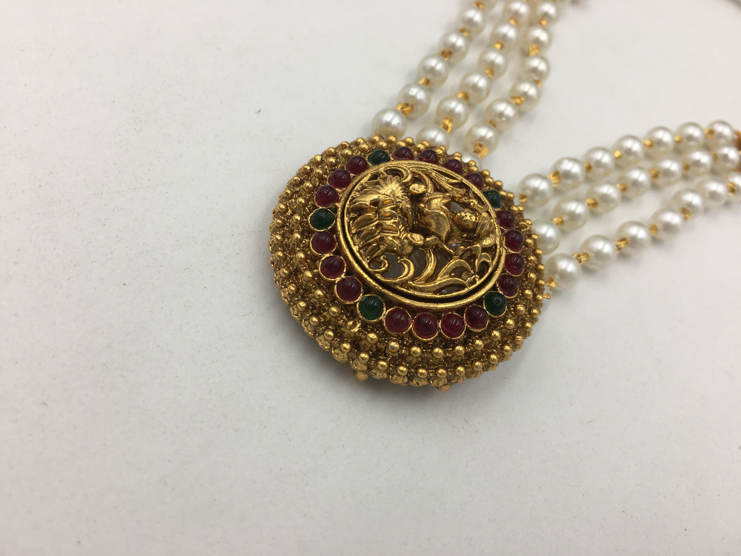 DIVISHA GOLDEN NECKLACE SET