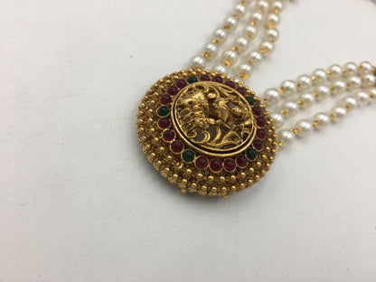 DIVISHA GOLDEN NECKLACE SET