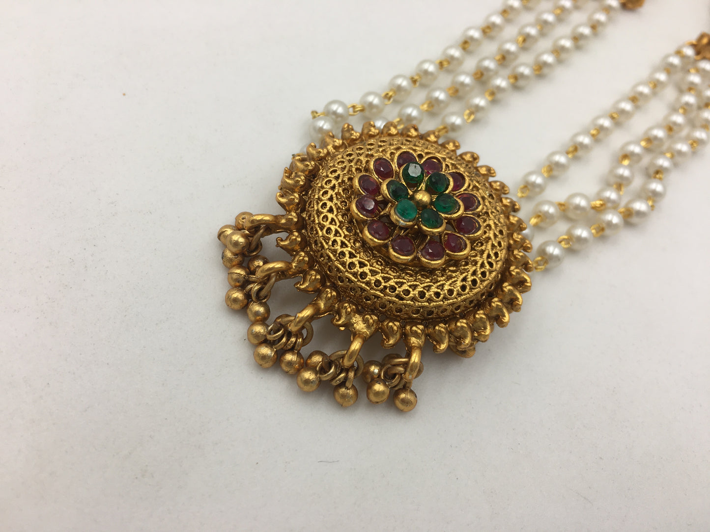 NIVEDITA GOLDEN NECKLACE SET