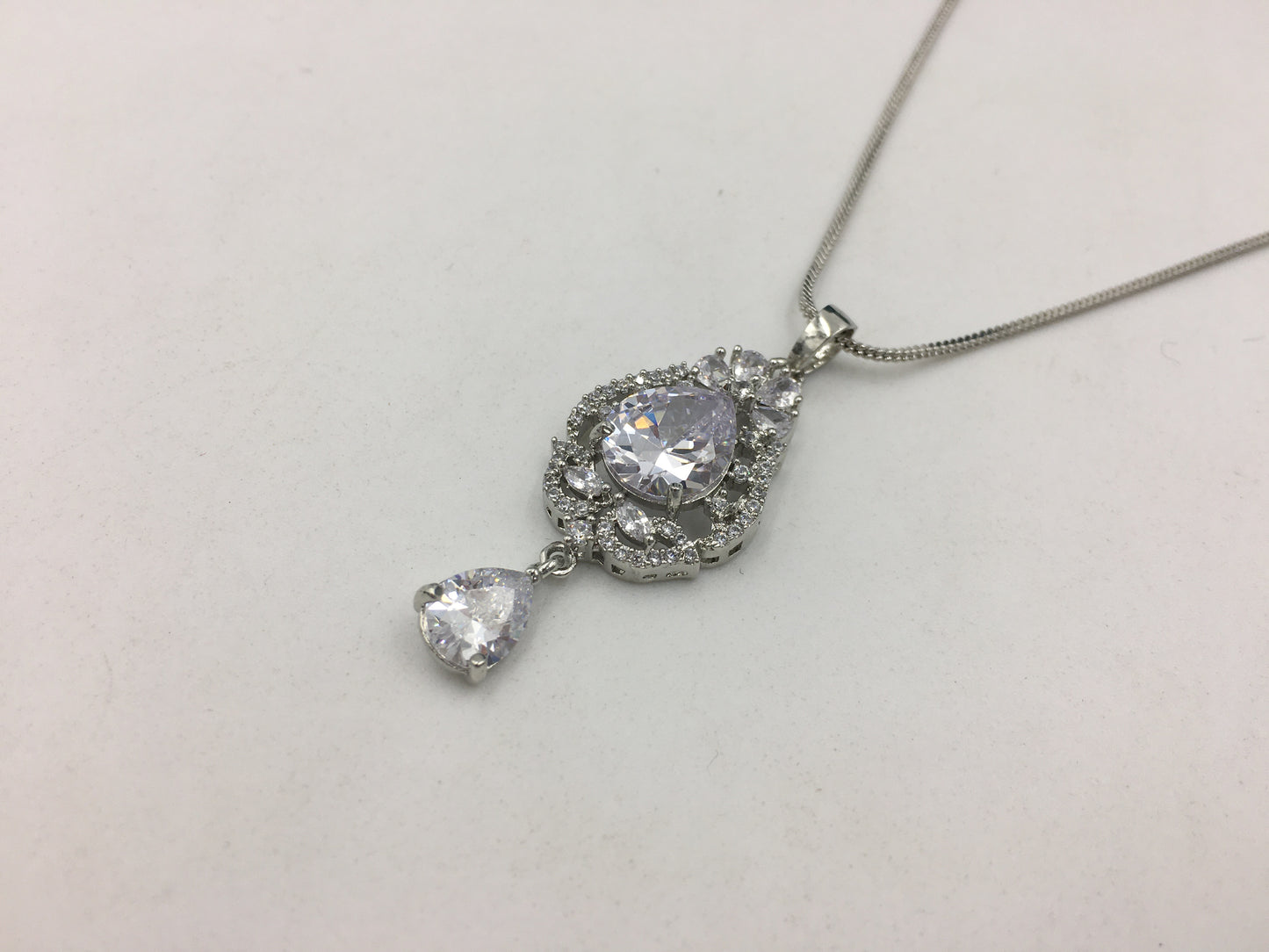 GENNEVA AD CHAIN PENDANT