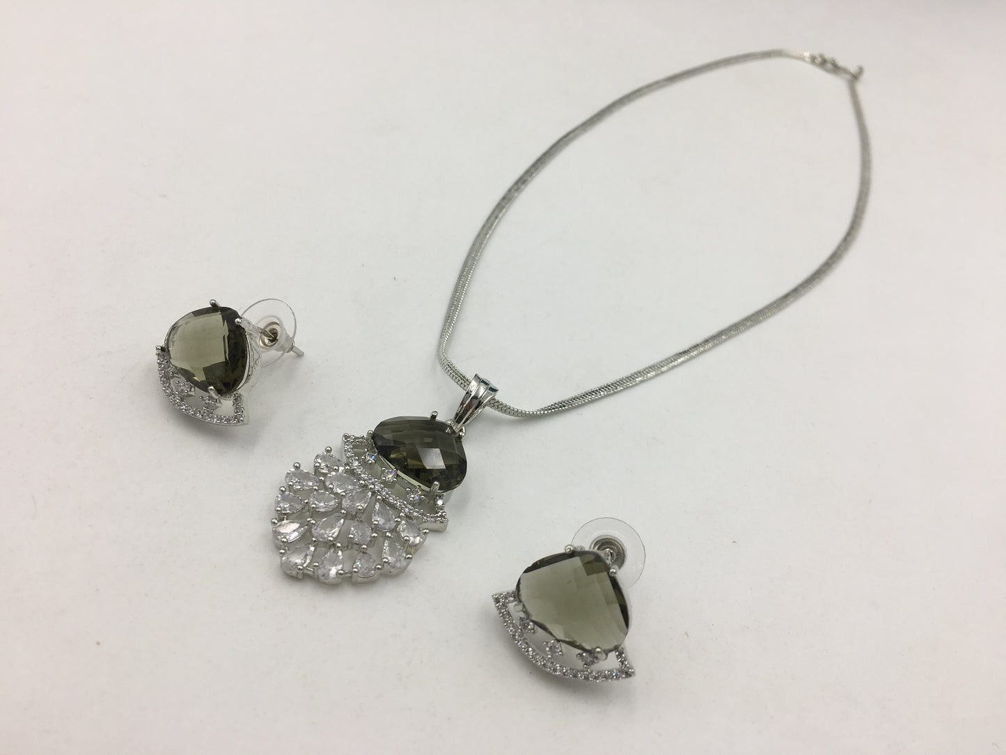 ASTRID AD CHAIN PENDANT