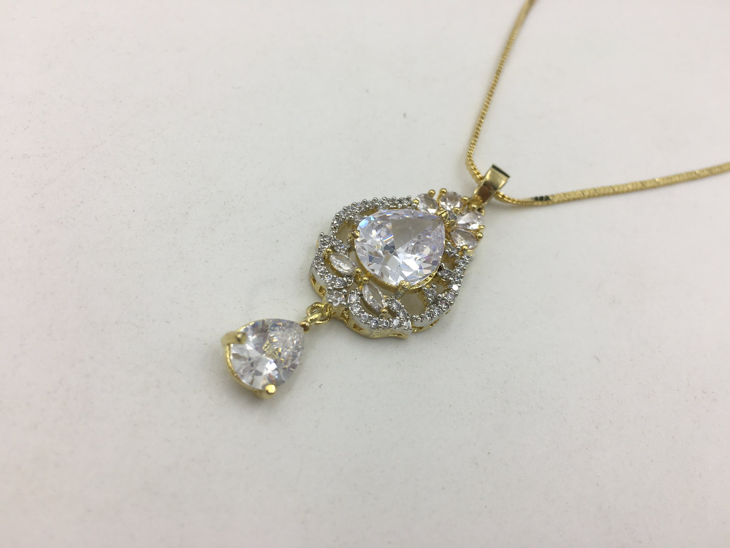 ALESSANDRA AD CHAIN PENDANT