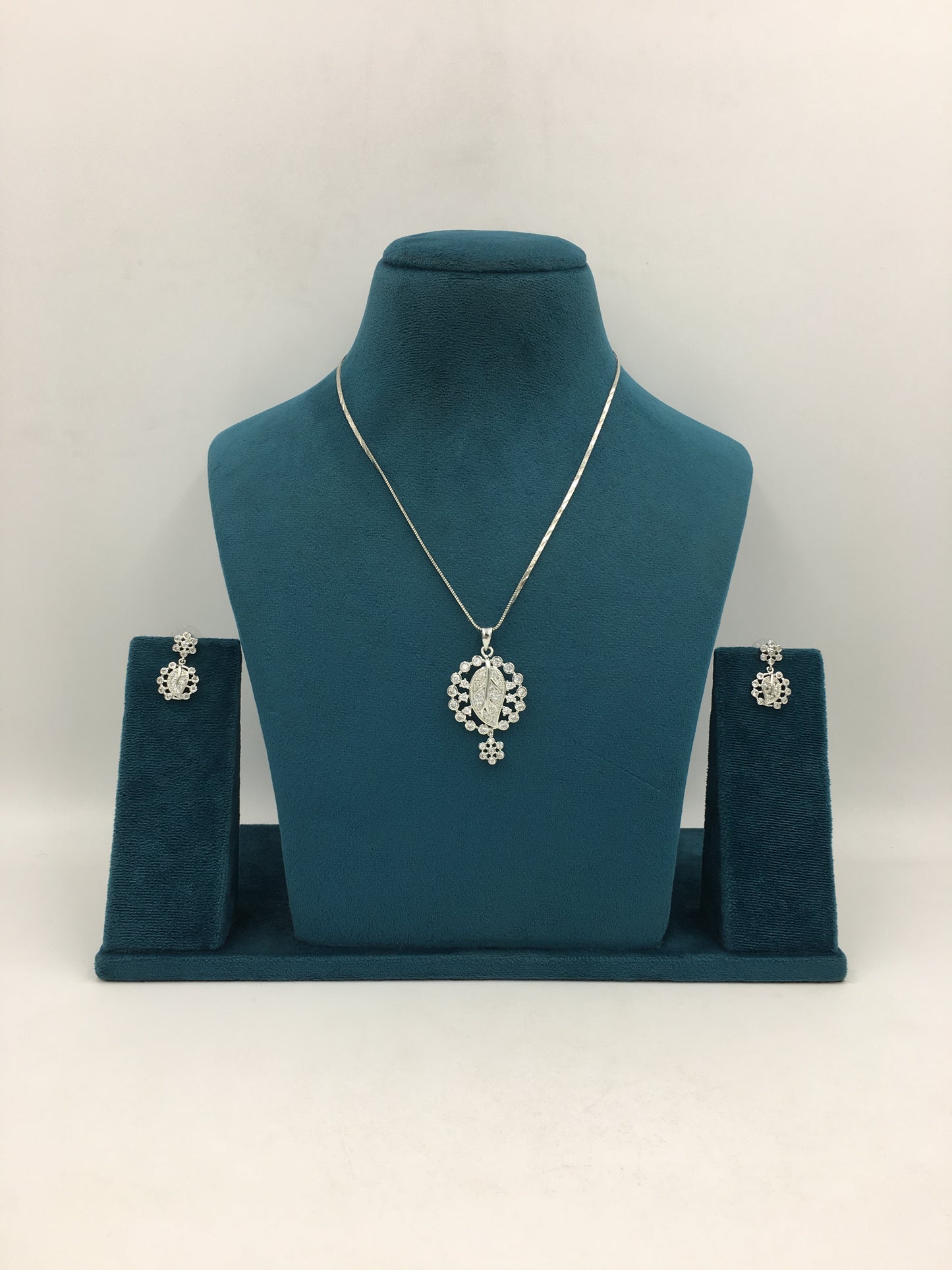 ATHENA AD CHAIN PENDANT