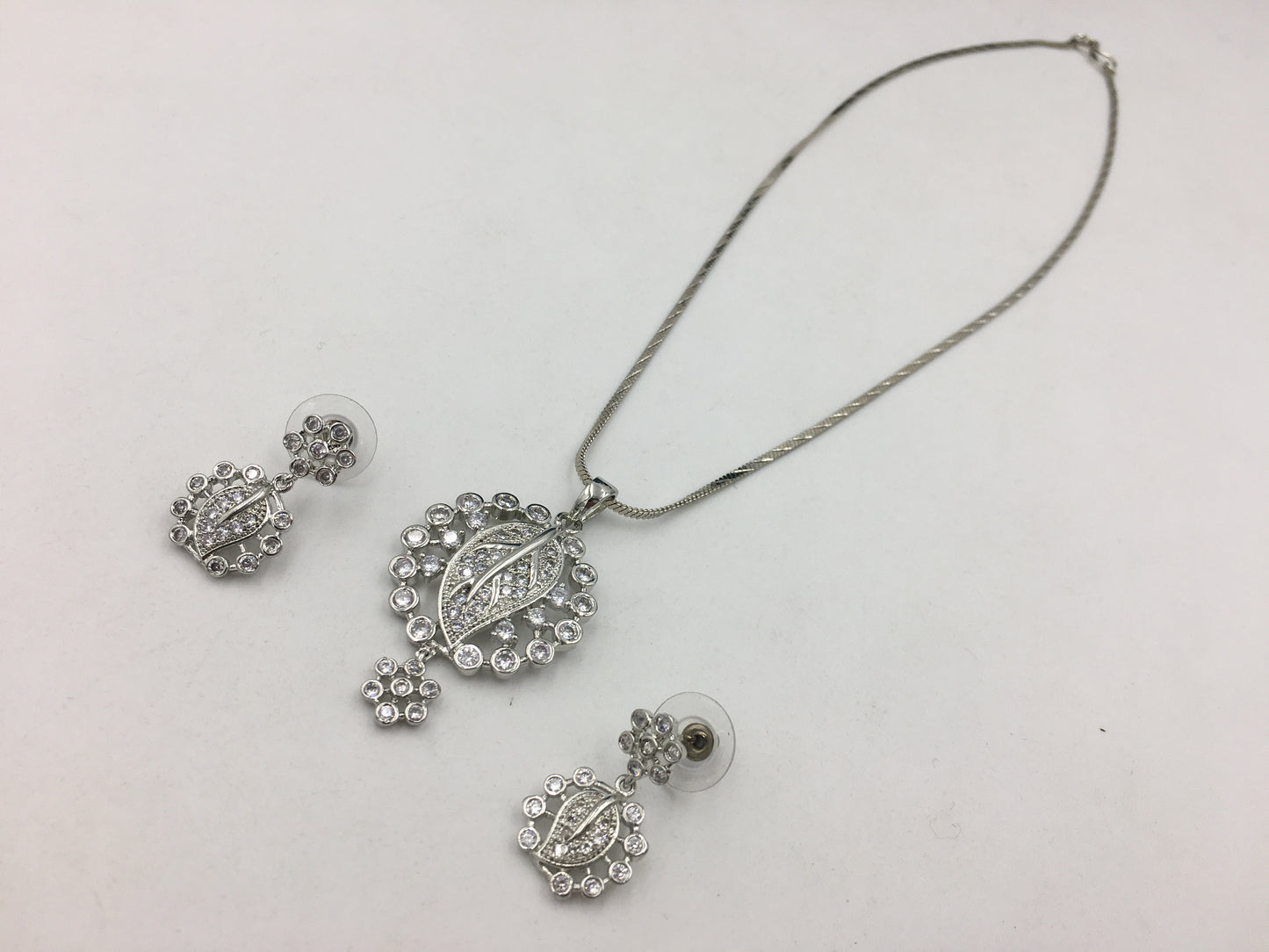ATHENA AD CHAIN PENDANT
