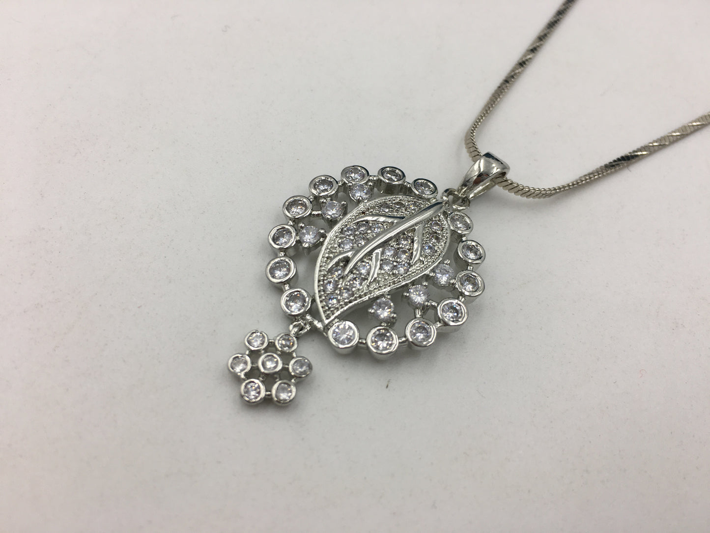 ATHENA AD CHAIN PENDANT